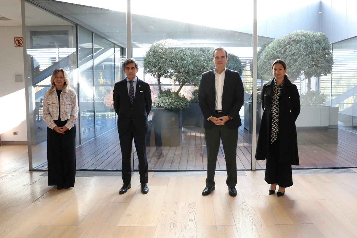 el_BID's tweet photo. El Pdte. Claver-Carone y @jmalvpal, Pdte. Ejecutivo de @Telefonica, anunciaron hoy una iniciativa con @Wayra para conectar a #emprendedores y corporaciones que fortalecerá el ecosistema digital entre #Madrid, #Miami y #Montevideo. https://t.co/wnK3ncZgYf https://t.co/BudV00humh