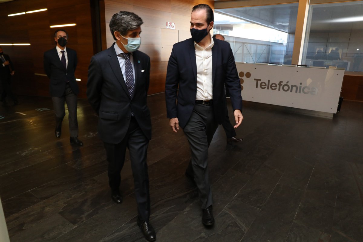 el_BID's tweet photo. El Pdte. Claver-Carone y @jmalvpal, Pdte. Ejecutivo de @Telefonica, anunciaron hoy una iniciativa con @Wayra para conectar a #emprendedores y corporaciones que fortalecerá el ecosistema digital entre #Madrid, #Miami y #Montevideo. https://t.co/wnK3ncZgYf https://t.co/BudV00humh