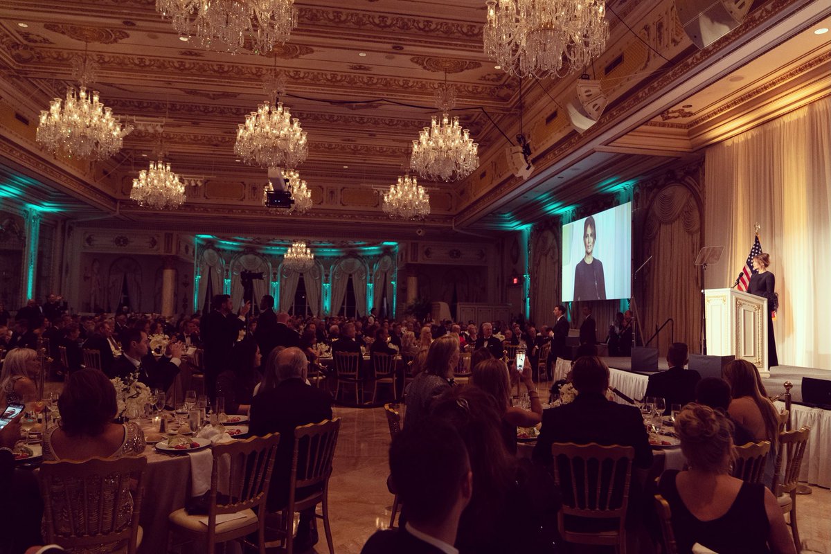 MELANIA TRUMP tweet media