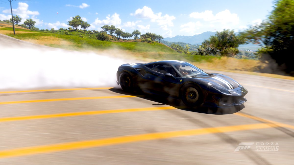 Preditor458's tweet image. This game is impossibly pretty sometimes🥰. #ForzaHorizon5 #Ferrari #BMW #Gaming