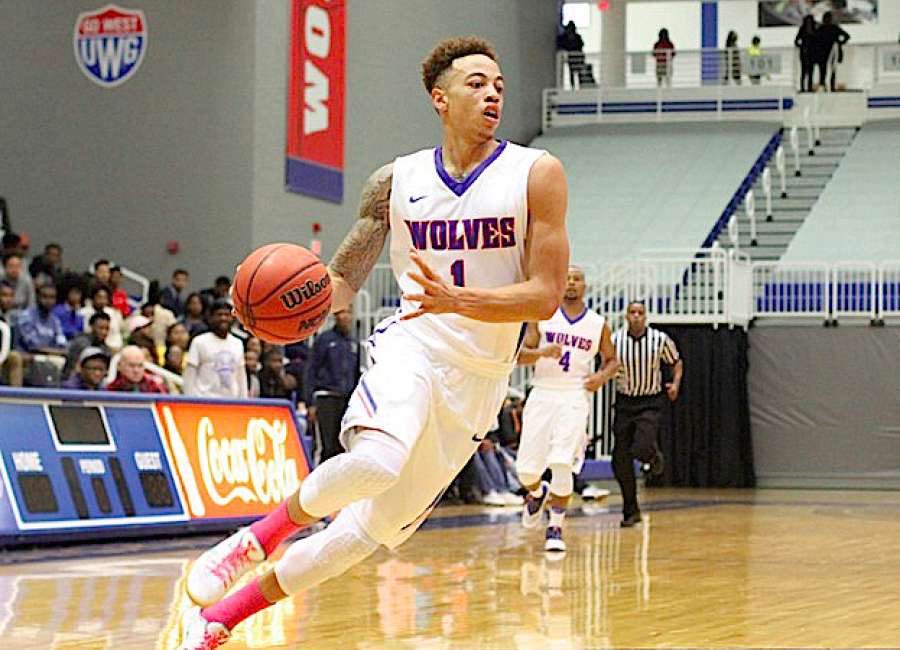 thetournament's tweet photo. Stephaun Branch got cut from his high school JV team TWICE because of his size.

He made it his junior year, he got zero playing time &amp; zero college offers.

He went on to play JUCO, then D2, then the G-League &amp; overseas 🙏 @that_guy_steph https://t.co/AiVqmYwtZ0