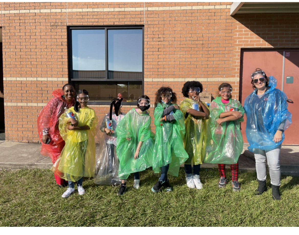 ClassRamos's tweet photo. Celebrating National Stem Day with Mrs. Rolling and the Sheldon Tigers! Students had a great time learning and experimenting  nucleation!! @Sheldon_Tigers @GiftedSheldon https://t.co/FDskVxTXNl