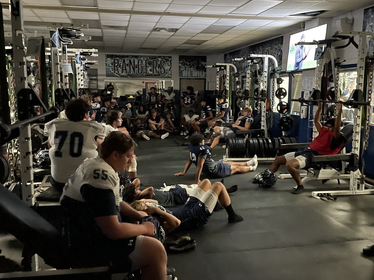 CHighFB's tweet image. Fresh start! New season! Let’s go practice! BONUS TIME RANGERS! 
But first, gotta get that @2Wordstv lesson of the week! #OODALoop #HeadDownKeepPushing #ExpectationReality