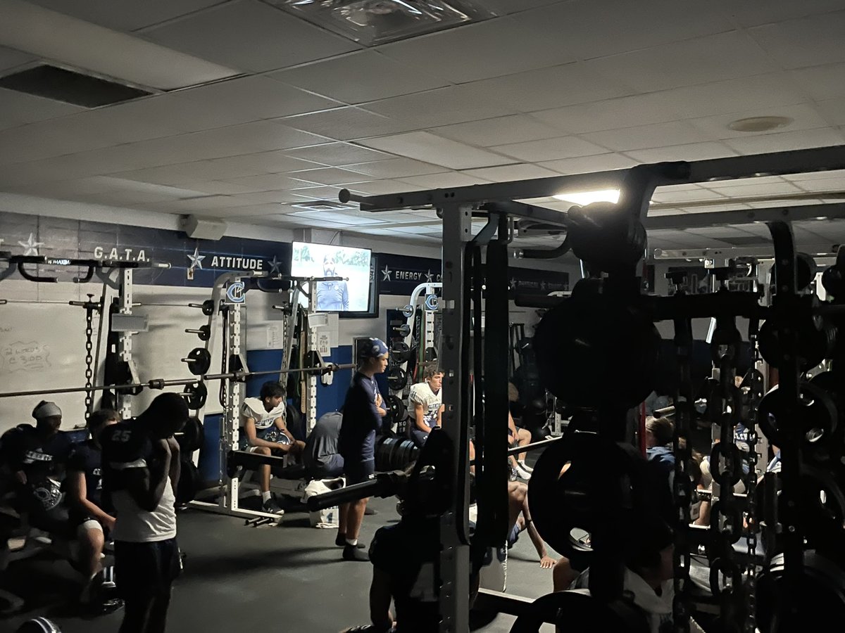 CHighFB's tweet image. Fresh start! New season! Let’s go practice! BONUS TIME RANGERS! 
But first, gotta get that @2Wordstv lesson of the week! #OODALoop #HeadDownKeepPushing #ExpectationReality