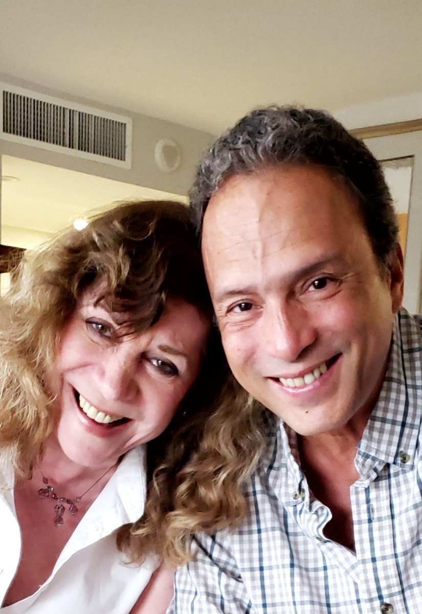 carlotasosa's tweet photo. Este señor y yo estamos cumpliendo 25 años de matrimonio, 29 juntos. Y como también se cumplen 50 del lanzamiento de Led Zeppelin IV.... no digo mas nada! jajajajajaja https://t.co/1nqLZ1dgvq