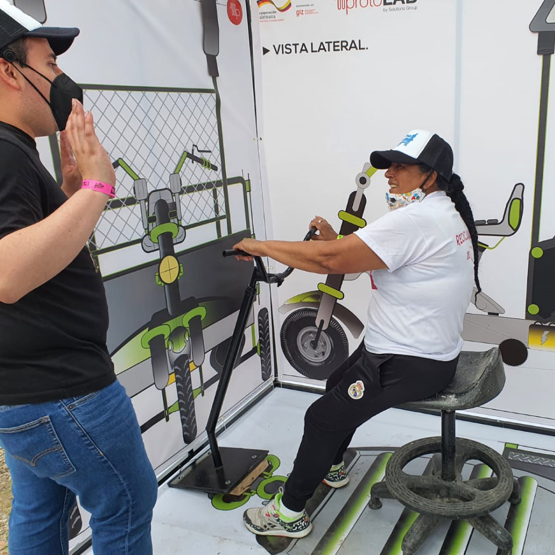 Así fue la presentación de nuestros conceptos de #diseño del proyecto #PREVEC, en el marco del #Pimpmycarroza Bogotá

Muy valioso poder contar con la retroalimentación de los #recicladores en el proceso de diseño de herramientas de #movilidad sostenible para la #logística Inversa