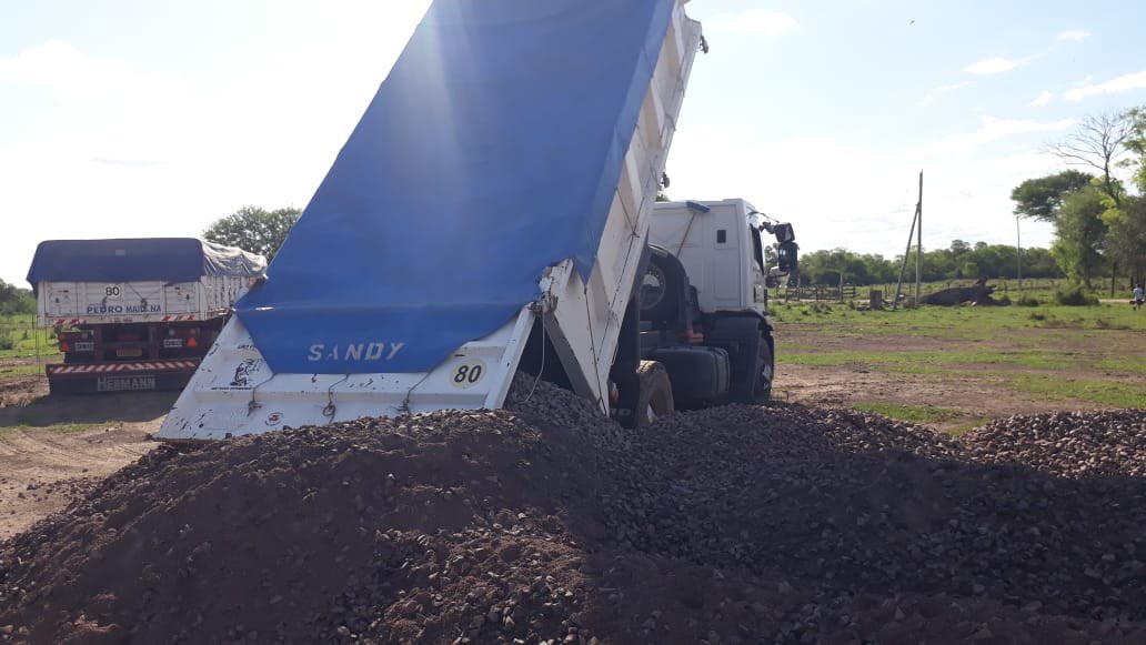 Se comenzó a desarrollar el Plan de Enripiado, esto obedece a una labor que lleva adelante el municipio, para unir el corredor de la Legua 53 con los Barrios de la zona urbana.