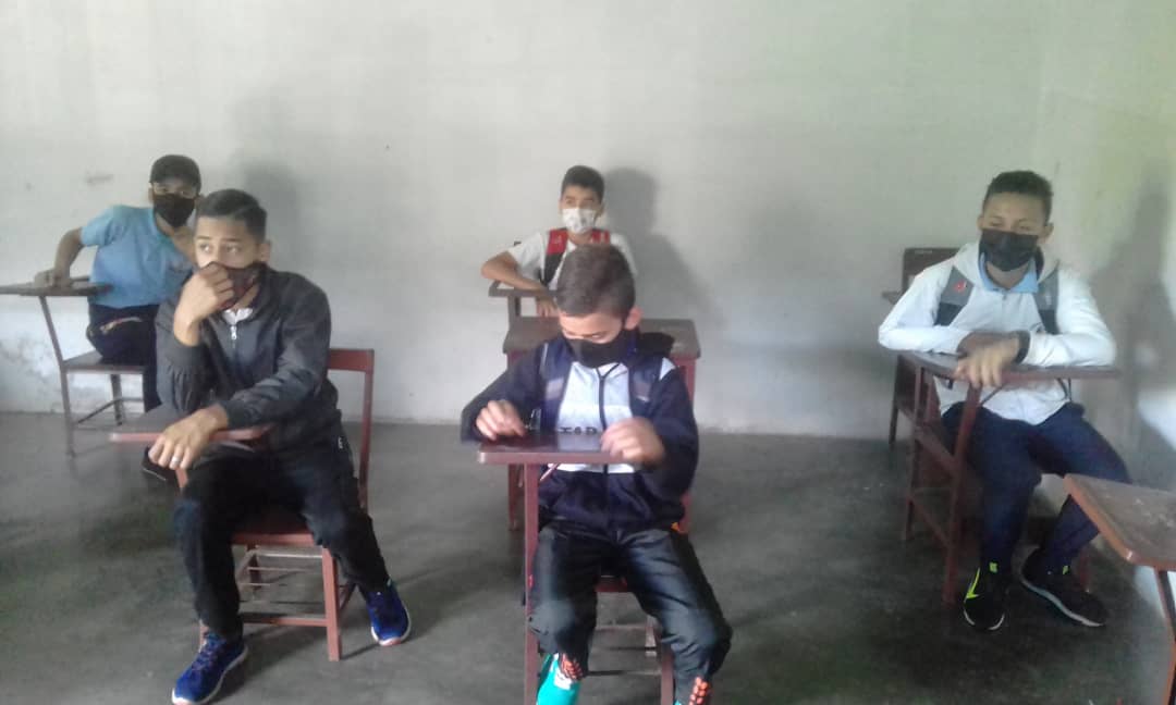 Visita de acompañamiento y Orientacion  a la brigada de bioseguridad.  Unidad Educativa Nacional  Don Francisco Colmenares <a href="/MPPEDUCACION/">MPPEDUCACION</a> <a href="/_LaAvanzadora/">Yelitze Santaella</a> @ZonaEducTachira <a href="/charlychaves/">Charly Rojas Chaves</a> <a href="/COMUNIDADESED15/">DIV. COMUNIDADES EDUCATIVAS TÁCHIRA</a> <a href="/edward_arellano/">edward saint</a> @SPETachira @DanielVS1750 <a href="/cletachira_/">Consejo Legislativo del estado Táchira</a>