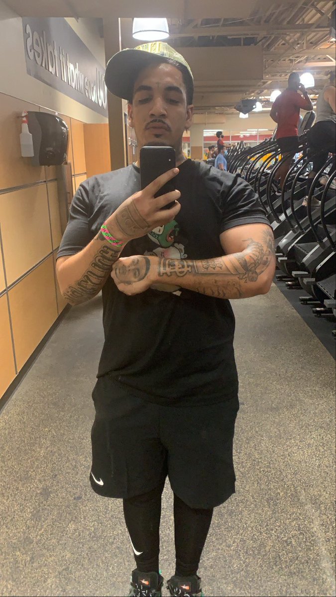 fenix_flexin's tweet photo. GETCHO MONEY IN P ‼️💪🏽 https://t.co/7VDdyMvvJz
