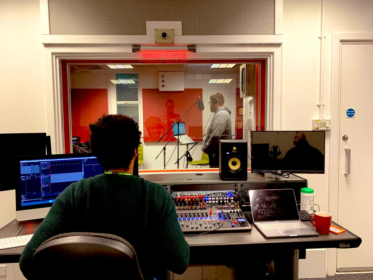 theactorswheel's tweet photo. Fantastic session this week with third year @theactorswheel performers at @marjonworkshop… we recorded commercial voice reels in the studio (with expert sound design by @Nathanjbenjamin!) #ChooseMarjon #PerformAtMarjon #ProudToBrMarjon #Actor #ActorLife #UndergradChat https://t.co/MZfWT928lR