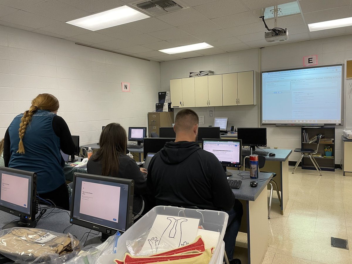 Helping train teachers <a href="/RollaMiddle/">Rolla Middle School</a> for PLTW launch! #STEMEducation #PLTW