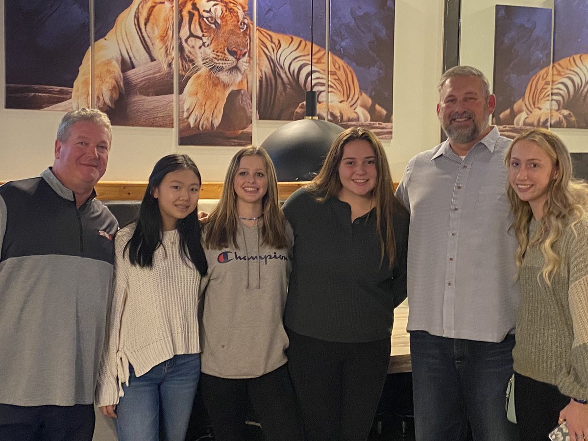 Hickman Girls Golf tweet media