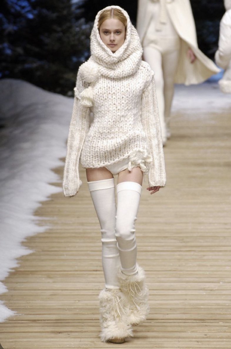 mielgirltwt's tweet photo. i need this outfit for winter https://t.co/hPy2vOrsS3