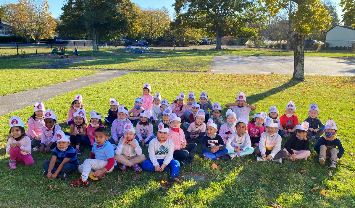 MsJacobs_Rm_15's tweet photo. Our #kinderstars learned all about farm animals today ya’ll! Songs, read alouds, just right books, morning message, writing, crowns, (and teachers’ outfits 😎) all focused around the farm today! @MrsTomer_Rm16 @jmcpg9 @PhillipsAveElem @AmericanReading https://t.co/nAI42oVl3k