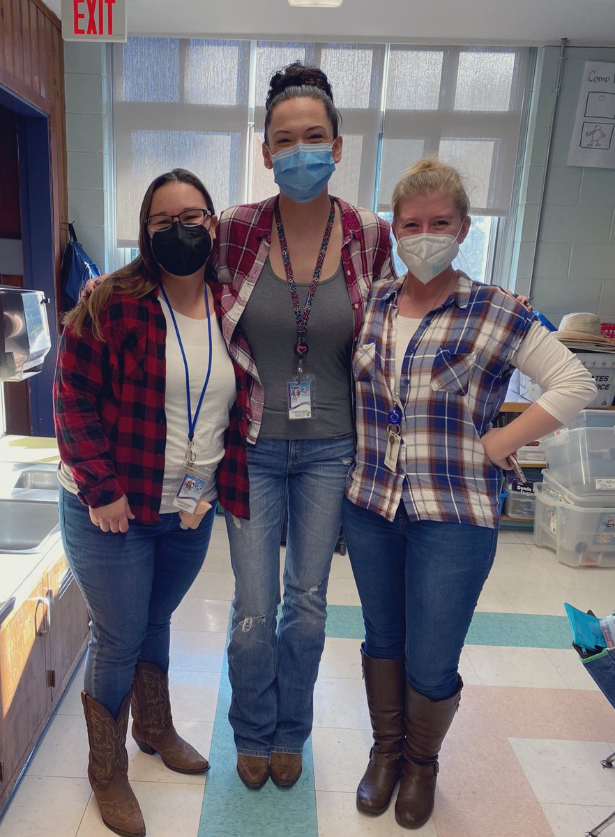 MsJacobs_Rm_15's tweet photo. Our #kinderstars learned all about farm animals today ya’ll! Songs, read alouds, just right books, morning message, writing, crowns, (and teachers’ outfits 😎) all focused around the farm today! @MrsTomer_Rm16 @jmcpg9 @PhillipsAveElem @AmericanReading https://t.co/nAI42oVl3k