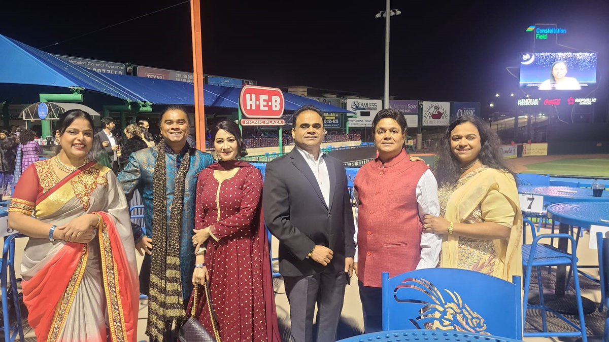 FBC_Judge's tweet image. Happy Monday everyone! #weekendphotodump
Judge George attended a variety of events including the Fall Festival hosted by Constable Nabil Shike &amp;amp; Fort Bend County District Attorney's Office Brian Middleton and the Daya Houston Under the Stars event at Constellation Field.