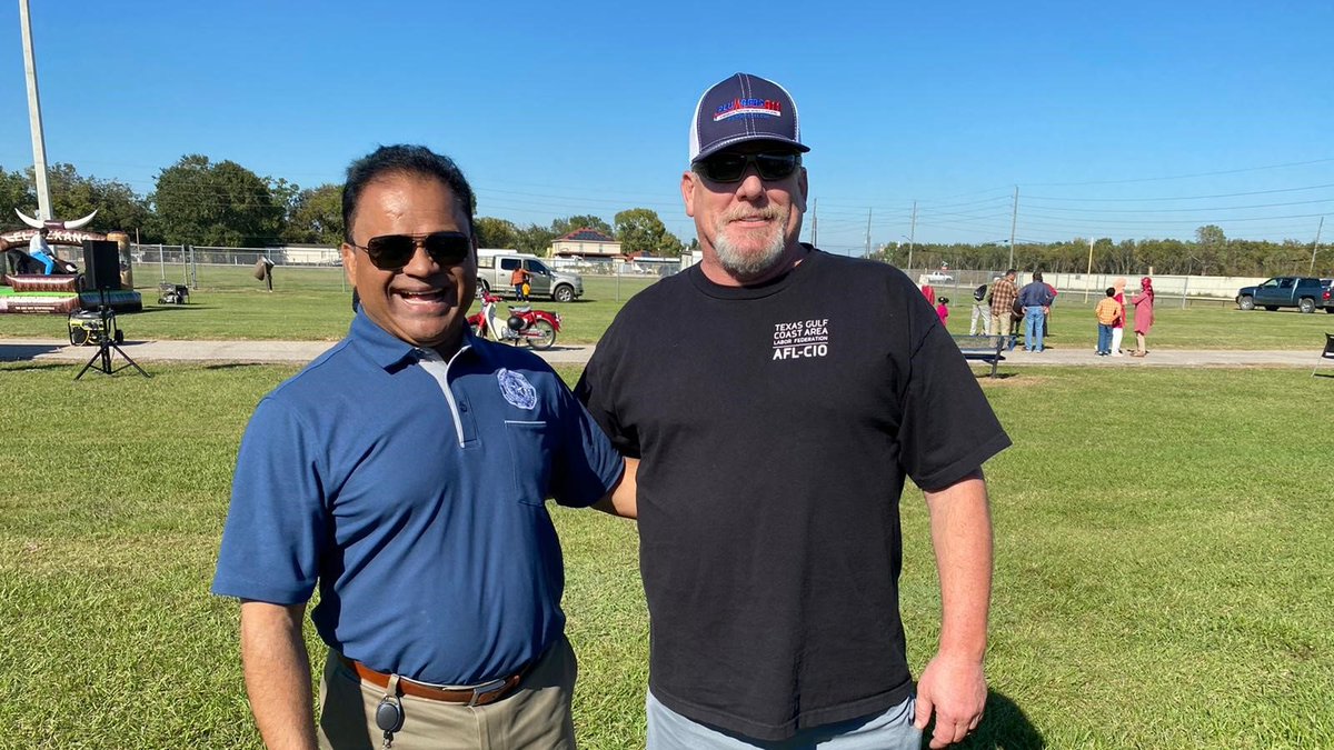 FBC_Judge's tweet image. Happy Monday everyone! #weekendphotodump
Judge George attended a variety of events including the Fall Festival hosted by Constable Nabil Shike &amp;amp; Fort Bend County District Attorney's Office Brian Middleton and the Daya Houston Under the Stars event at Constellation Field.