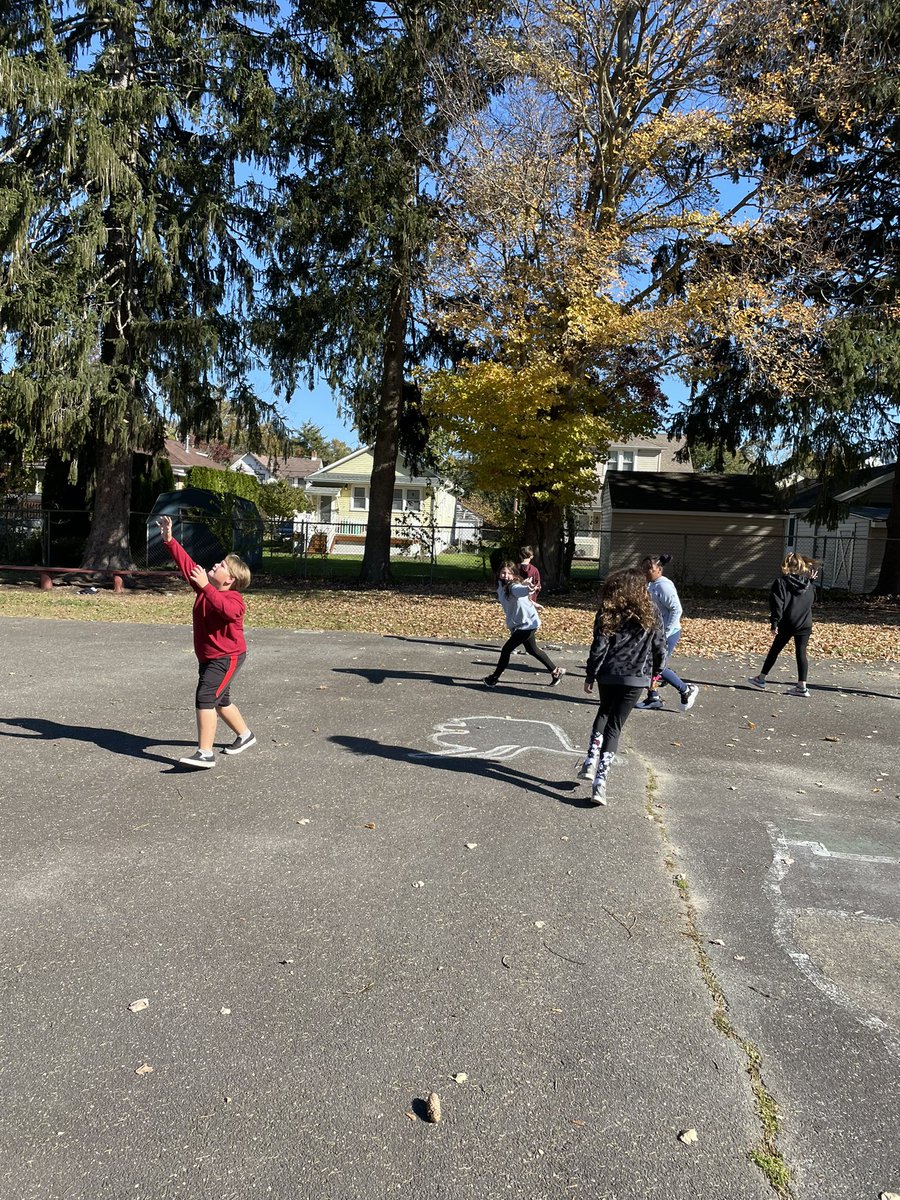 MrBonito5's tweet photo. Sometimes it’s the little things: Catching leaves as they fall from the trees. @FSDVikings #mindfulmoments https://t.co/JZhNurIlkO