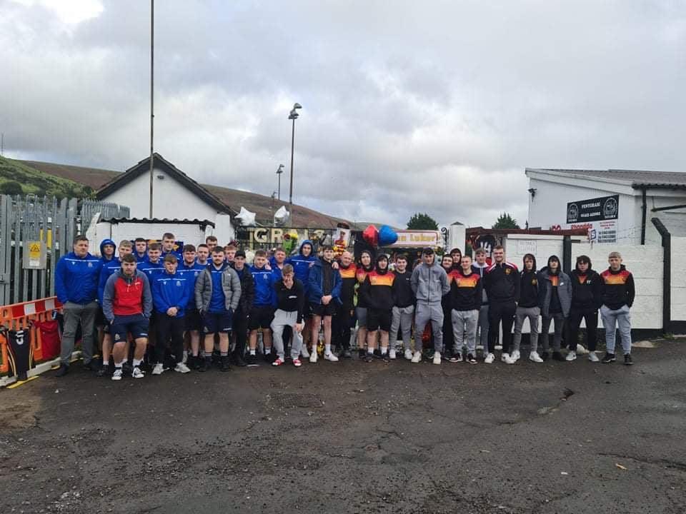 Our youth squad and coaches went up to Graig Park in Penygraig to pay respect to and lay flowers for Logan Luker. We were joined there by the players, coaches and team manager of Penygraig youth. Again our heartfelt condolences to Logan’s family, friends and teammates ❤️💛💙💛