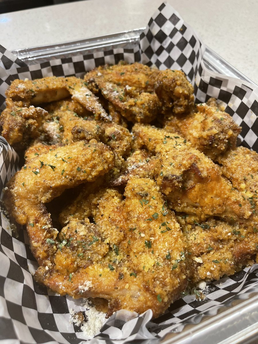 NEW WING FLAVOR ALERT🚨:
Garlic Parmesan Wings✅

Which flavor from Chef DJ Wings options you like?😁
Comment below ⬇️ 

#cookingwithchefdj #houstonchef #cheflife🔪 #houstonchefs #nolachef #wings #winglovers #winglover #garlicparmesanwings #htxfoodie #htxfood #texaschef