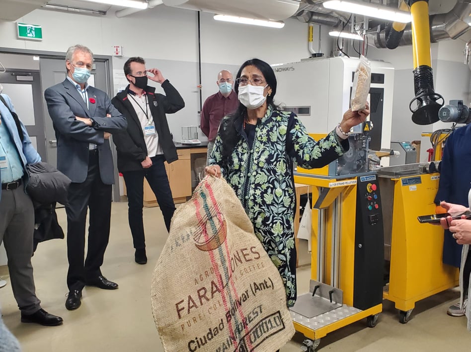 mclaudebibeau's tweet photo. The circular economy at work - from autoparts to coffee pods, the @UofG Bioproducts Discovery and Development Centre is leading the way on bioplastics that use plant fibres and recycled agricultural plastics. #CdnAg #OntAg @UofGuelphOAC https://t.co/ATekxtQJJ1