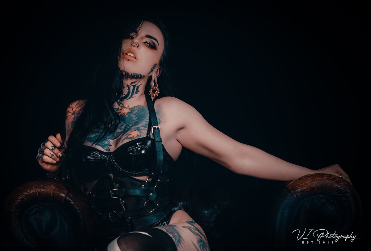 Viphotography4's tweet photo. Another shot of the amazing @p3nis_flytrapp looking stunning as normal #inkedmodel #gothicgirl #model https://t.co/OLVA8By1Gn