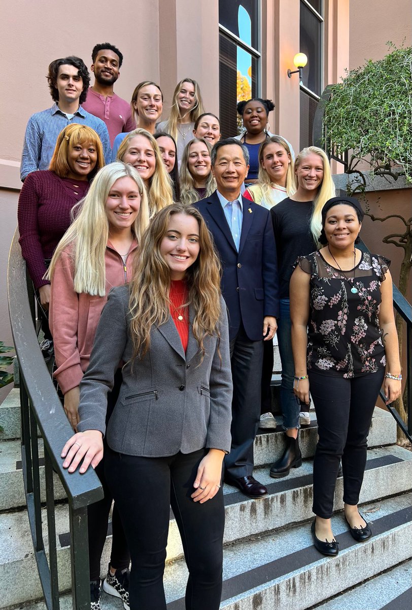 CofCHsu's tweet photo. I enjoyed meeting with the @cofc Martin Scholars today and talking with them about leadership &amp; communication. Kudos to Thomas Martin, executive in residence in @COFCCOMM, for building such a strong program. Go Cougars! https://t.co/yspsp6itwP