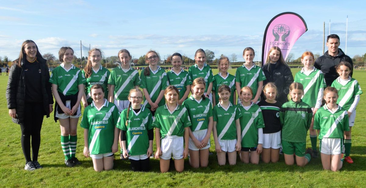 CarrigeenNS's tweet photo. Great day for the girls in 5th and 6th at the Gaelic Football tournament in James Stephens today. Well done to all and Ms. Doyle and Mr. Duggan for bringing the girls! @kilkennylgfa https://t.co/kGvuxKTejM