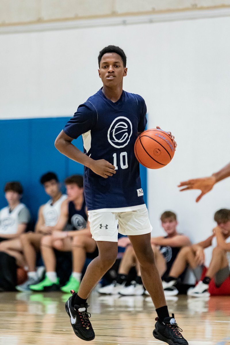 🎥NEXT WAVE HIGHLIGHTS🎥

A fundamental floor general who handles pressure against elite defenders, 2022 6' PG DeVon Oregon (Oswego East HS, IL) helped his teams navigate tough competition to several big wins at #TheNextWave🌊

Check out <a href="/devon_oregon/">DeVon Oregon</a>: youtube.com/watch?v=AI5t1a…