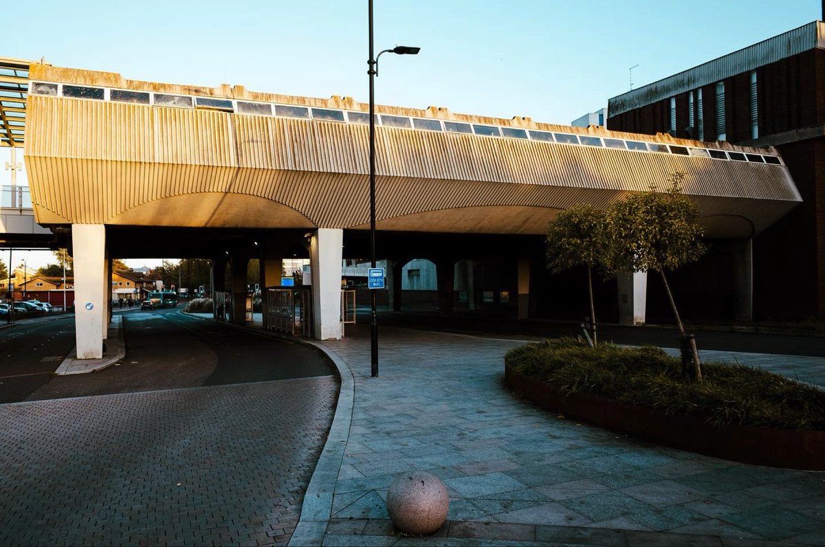 EWastelands's tweet photo. Greeted by a nice bit of #brutilist #architecture as I stepped out of #southend train station https://t.co/LfW2AE2AuZ