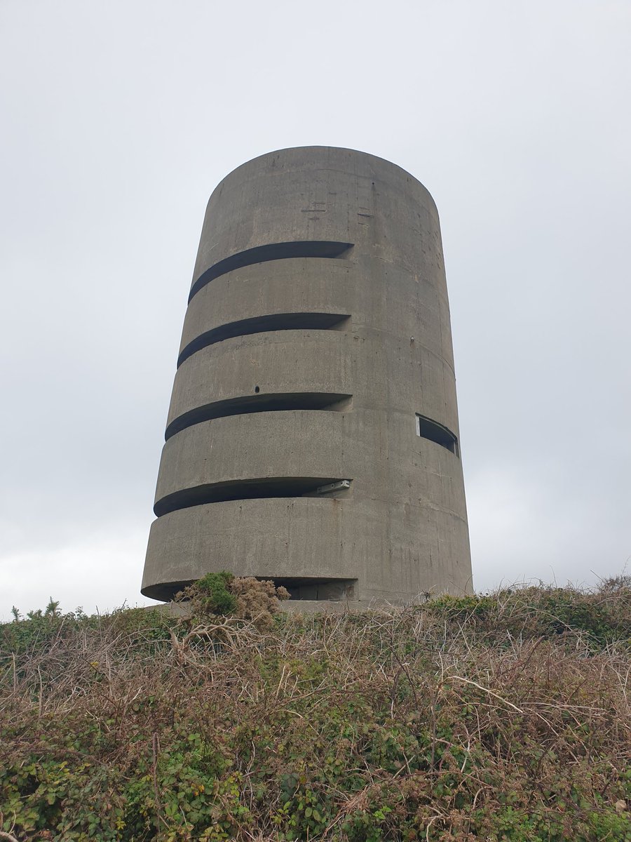 coreofthepoodle's tweet photo. #Guernsey  not #easterisland https://t.co/g40rn2QAIN