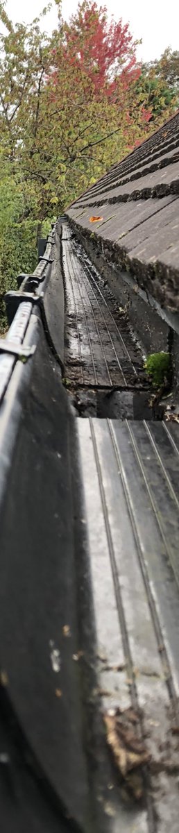 supaclean14's tweet photo. #Beforeandafter gutter clean at #PottersBar where ladders can’t reach using @SpaceVac_UK equipment https://t.co/adsdaBgVFx