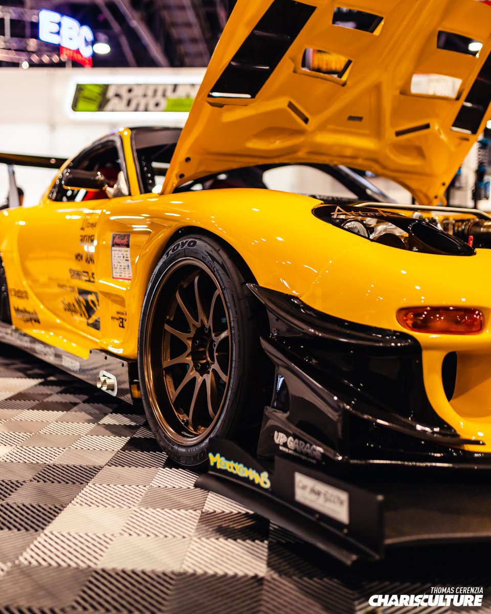 tmasss_'s tweet image. fortune auto booth always has some heat 🥵 #semashow