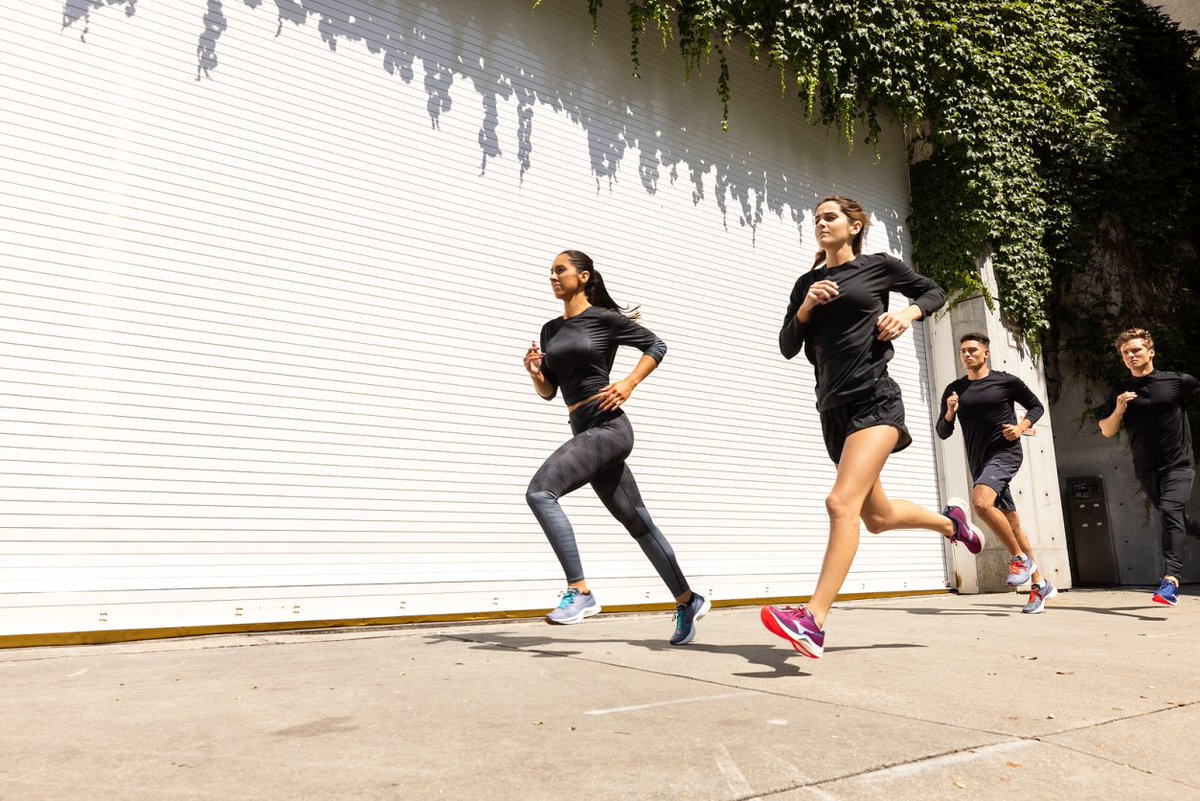 Rolling out with the crew for an easy run. Grab your Mizuno shoes and gear at Gallagher's!