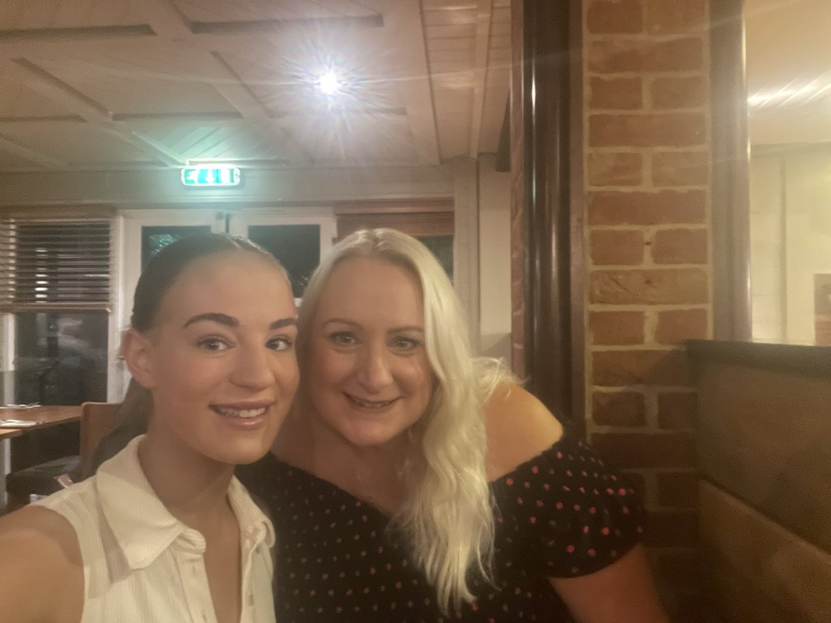 Jo_AnneSmith's tweet photo. Finally arrived in Oxford after a long drive. My beautiful girl @raachelxoxx has an appointment tomorrow at the Nuffield Orthopaedic Centre to see what can be done about the tumour in her skull. Fingers crossed #FDwarrior 🤞 https://t.co/WkQgEFq63L