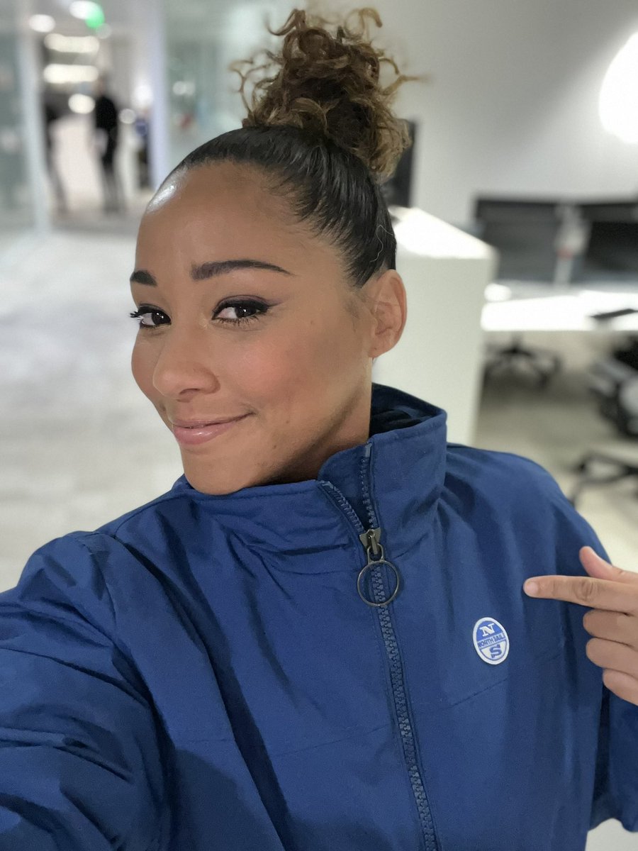 lequipedusoir's tweet photo. ❄️❄️ CADEAU ❄️❄️

Ce soir @vsainsily vous offre cette veste pour l’hiver @NorthSails 🧤

RT &amp; Follow @lequipedusoir et @NorthSails (sur insta) et choisissez bien le chroniqueur qui jouera pour vous au quizz !! EDS https://t.co/2ajhVSG3ET