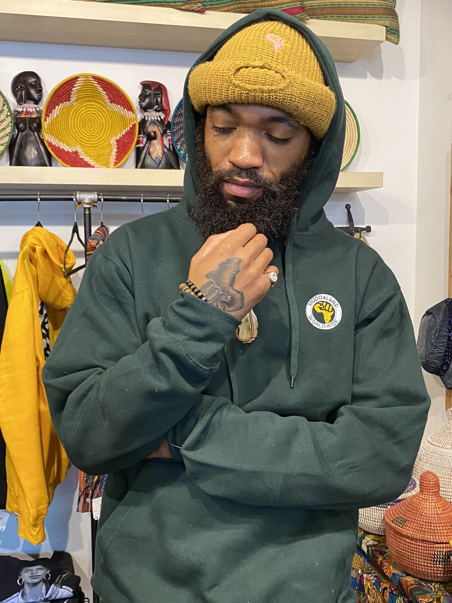 MuddalandAnt's tweet photo. U like my new hoodie? https://t.co/OYdNmgOopu