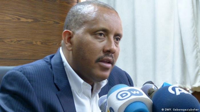 Lily32311955's tweet photo. የዚህን ሰዉዬ ድምፅ ስሰማ እንደ እርጉዝ የሚያቅለሸልሸኝ እኔ ብቻ ነኝ ወይስ እንደ እኔ የሚቸገር ብዙ አለ🤔 https://t.co/r4uhu1LBob