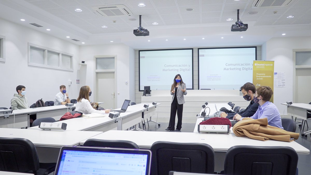 deustoEmprende's tweet photo. 🤗 El pasado 5 de octubre se celebró en @deusto  el programa Emprendimiento Juvenil.

👏🏻 Janire Gordon Isasi impartió un curso sobre #comunicación y #marketing digital, trabajando estrategias, en un ambiente participativo. https://t.co/pJK2N6x2QE