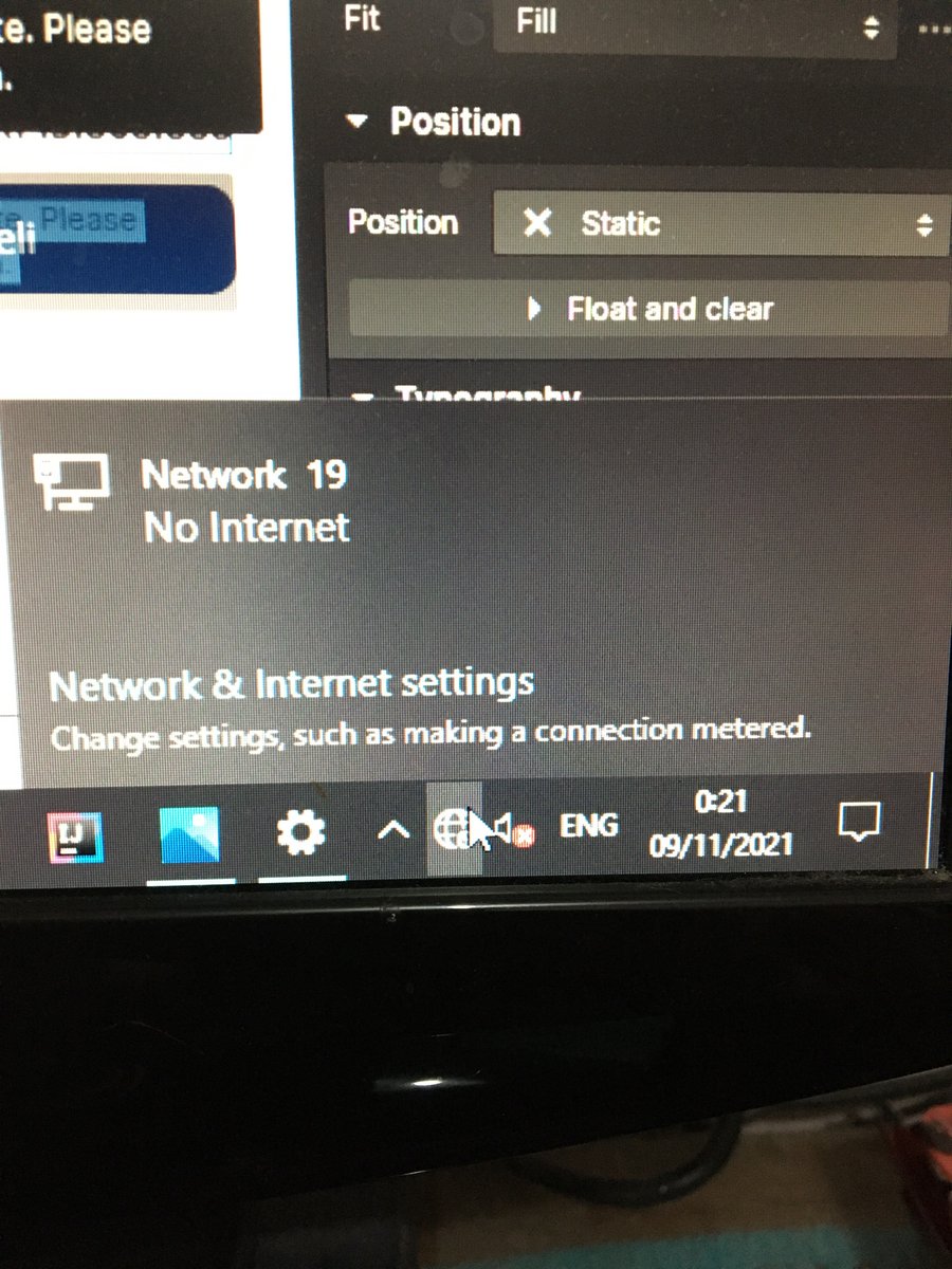Haloo <a href="/FirstMediaCares/">First</a> udah 2 malam ini kenapa setiap jam 12 internetnya no network terus ya? Saya mau kerja jadi gabisa soalnya. Boleh tolong dicek dong, nomor pelanggan saya 35747201