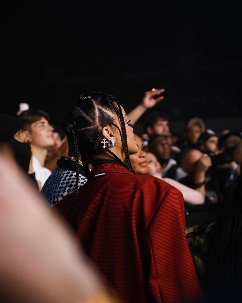RNavyNation's tweet photo. A perfeição ❤️ 💕
#COMPLEXCON2021 #Rihanna https://t.co/HFTbzA3dUn