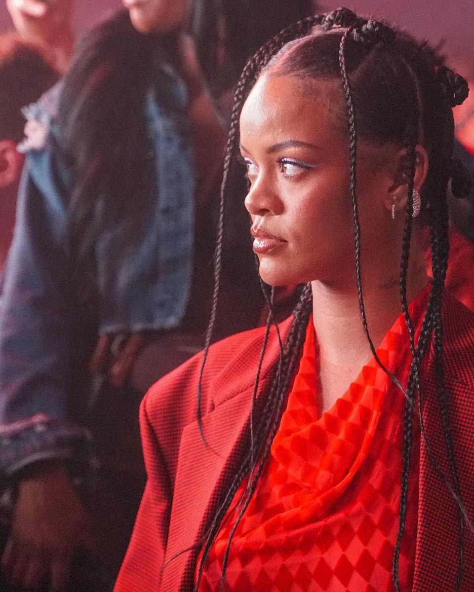 RNavyNation's tweet photo. A perfeição ❤️ 💕
#COMPLEXCON2021 #Rihanna https://t.co/HFTbzA3dUn