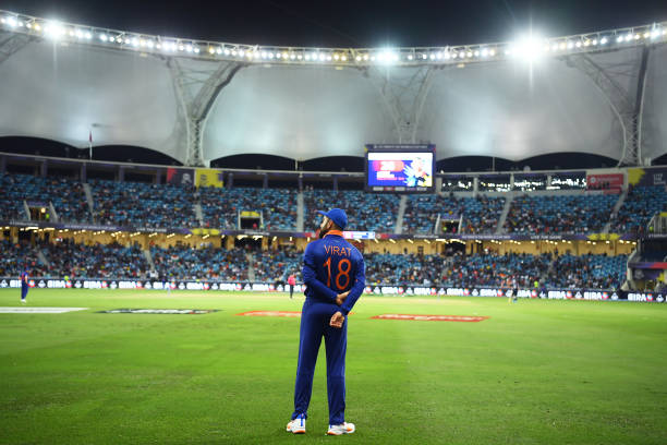 mufaddal_vohra's tweet photo. What a picture this is, Virat Kohli the legend. ❤️ https://t.co/F0cgrwiDe9