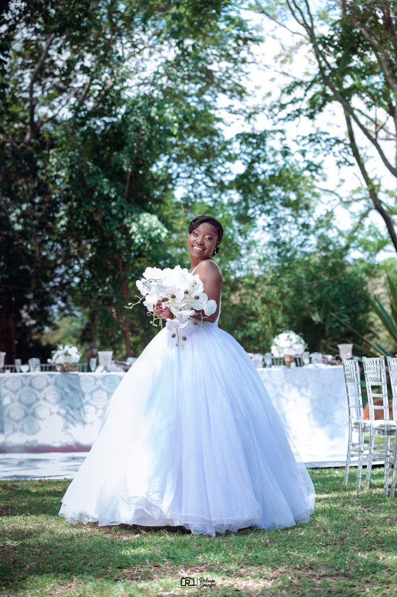 RolcamImages's tweet photo. The beauty of a bride is a like a newborn baby. They can't help it, they can't hide it

@svitsaofficial
@RudorweduZim
@zimwedding
@zimfotographers

#RolcamImages
#zimweddings
#ZimbabweWeddingPhotographer
#Bride
#Wedding
#WEDDINGPHOTOGRAPHY
#weddingday 
#weddinginspiration https://t.co/R0MCks46as