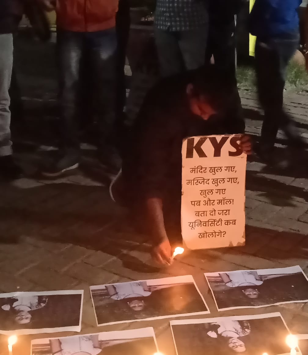 krantikari_yuva's tweet photo. Remembering Aishwarya Reddy, a bright and young Dalit student from LSR who had to take her life due to non access to the digital infrastructure required for online education, last year. 

Online education perpetuates educational apartheid! 

#AishwaryaReddy https://t.co/Eowy5zHsZ5