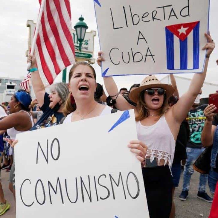 CUBADECIDE's tweet photo. Se acabó el miedo. El pueblo unido grita LIBERTAD. ¡Suma tu voz! Comparte tu foto y etiquétanos 
#SOSCuba #15NCuba https://t.co/rm0a0O0a8i