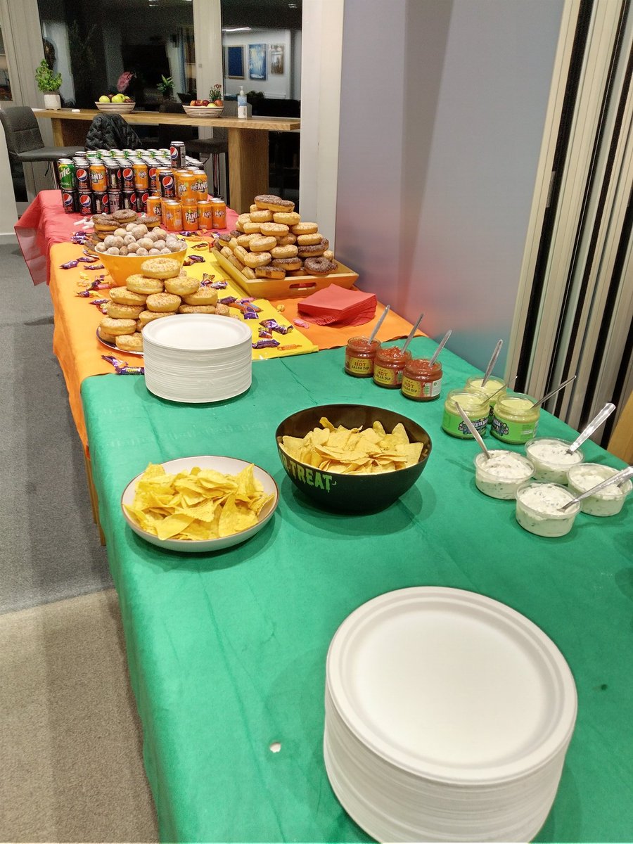 ToynbeeH's tweet photo. We loved hosting the boarders' social this weekend @ToynbeeH . Lots of food, music and dancing @ArdinglyBoarder https://t.co/WnZC3uDOp0