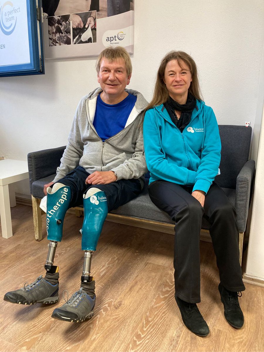 AProthesen's tweet photo. Wenn man so überzeugt von der physiotherapeutischen Unterstützung und der Hilfe wieder auf die Beine zu kommen ist, dass man sich die Schäfte in den Vereinsfarben der Praxis machen lässt- Überraschung gelungen! #limburg #hessen #westerwald #rheinlandpfalz #aperfectteam https://t.co/bDg1DqnO6n