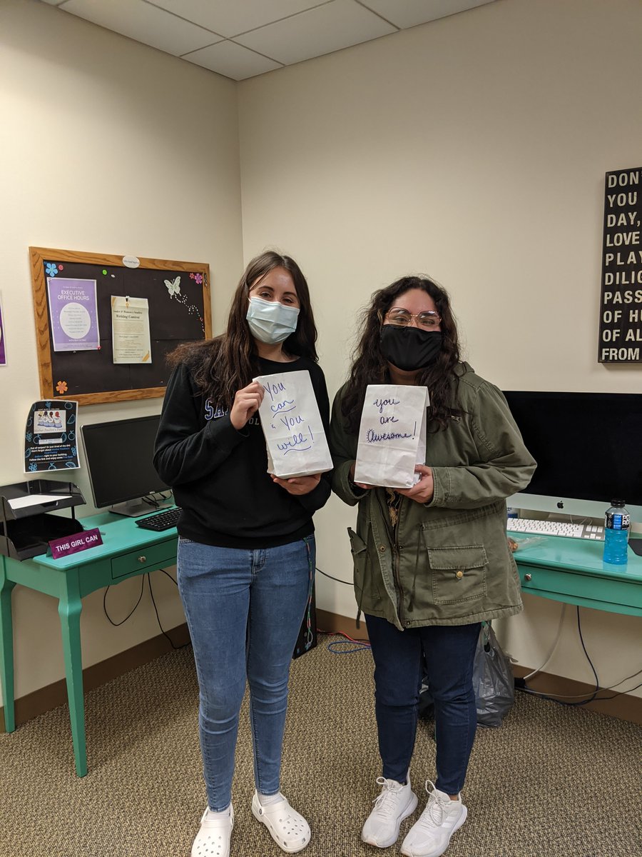 saintmarys's tweet image. Join us in celebrating #NationalFirstGenerationDay! 29% of our students are first-generation college students, meaning neither of their parents have a bachelor’s degree.