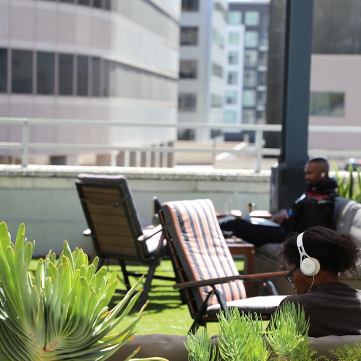 PortWorkspaces's tweet photo. What a gorgeous day in Oakland, California!
#portworkspaces #oaklandcalifornia #oakland #rooftop #futureofwork #coworkingspaces https://t.co/H5CizJMqAf